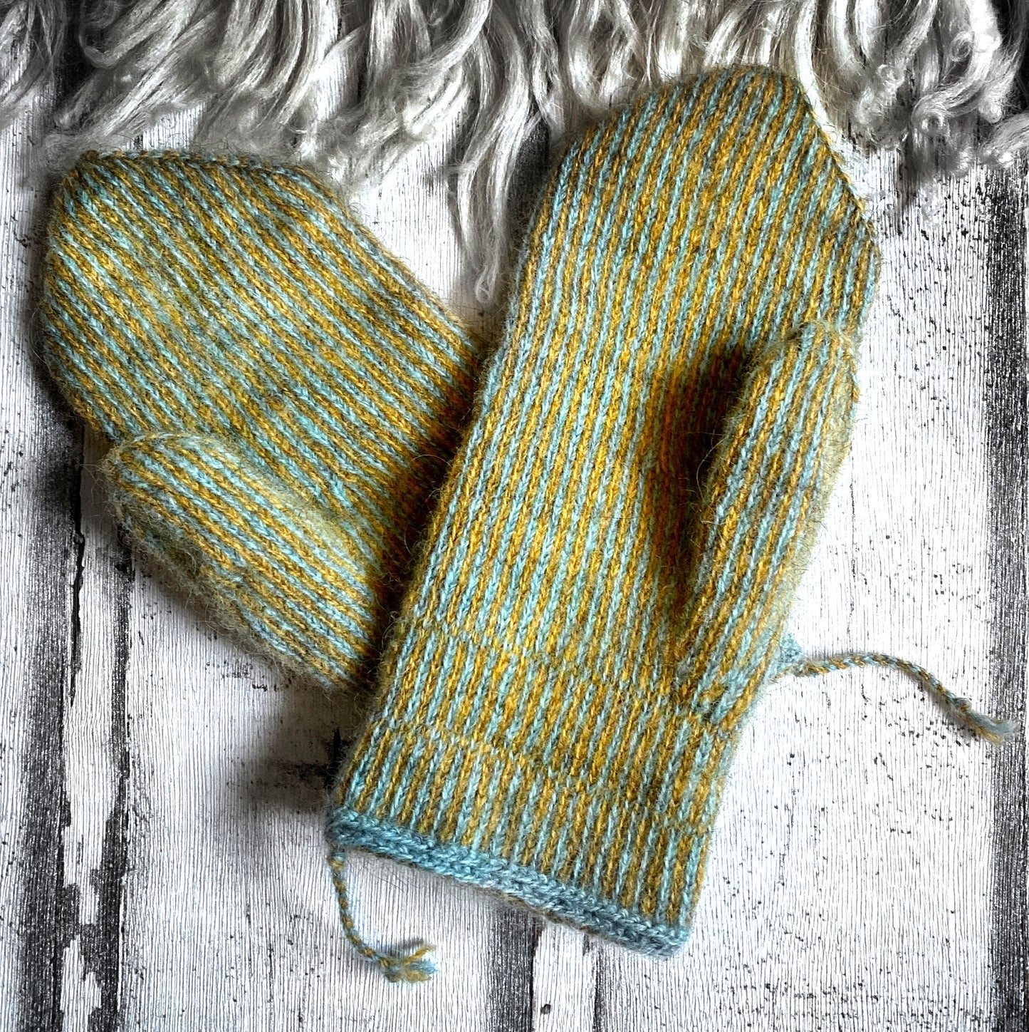Woolly Mittens #02